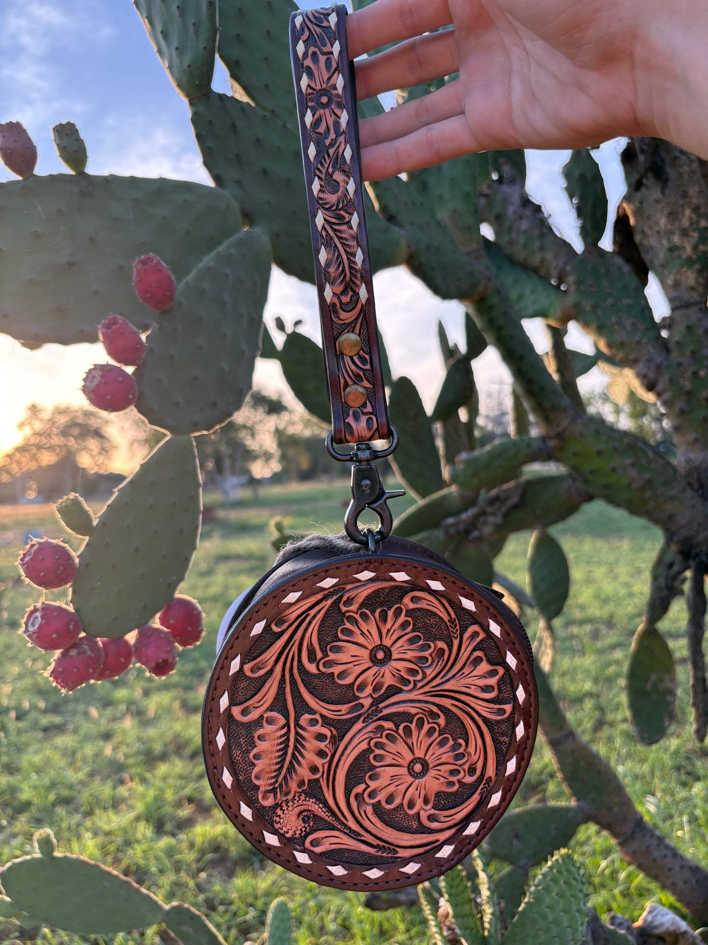 Round Brown Leather Tooled Wristlet 🤎