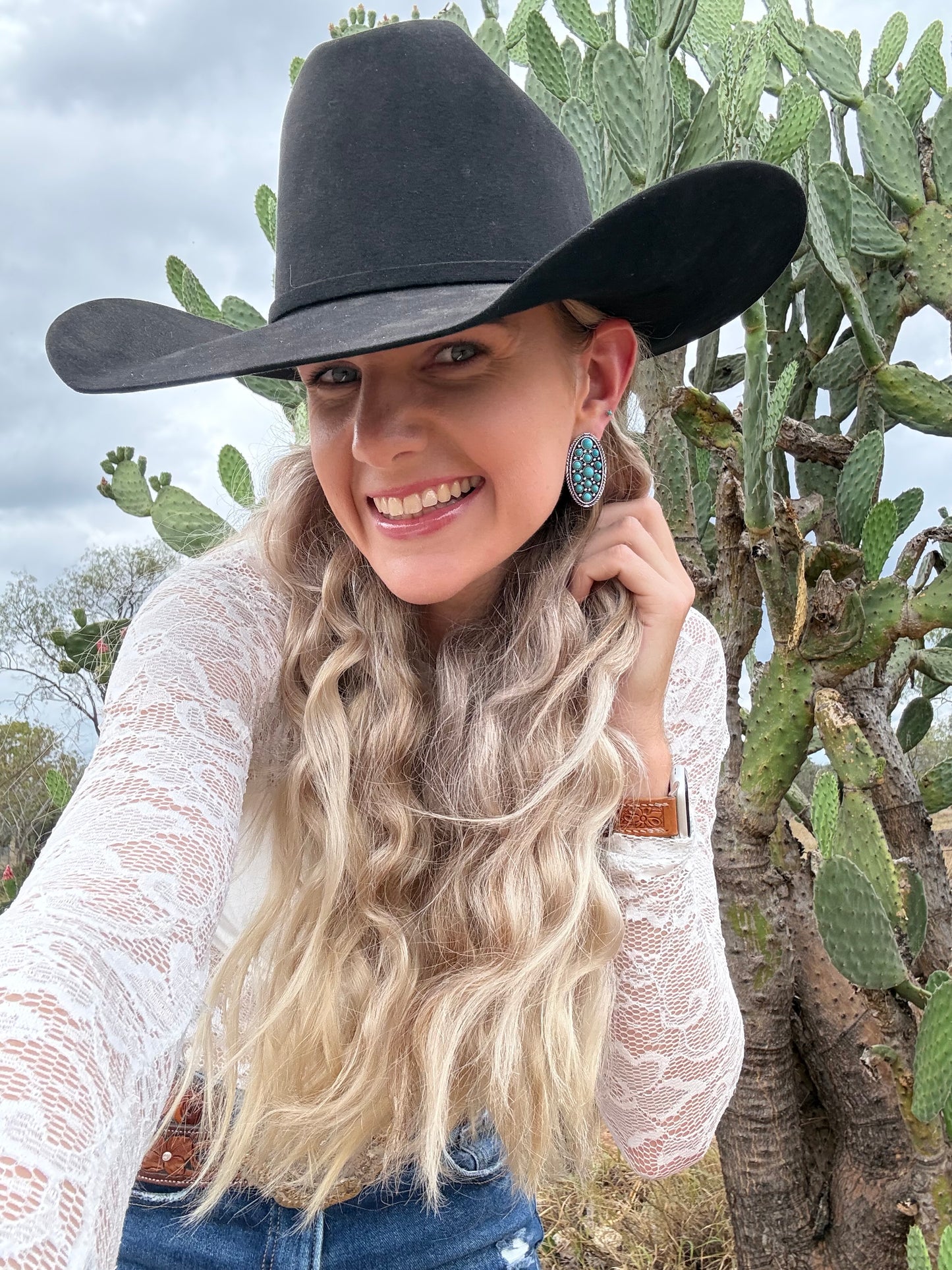 Caity Oval Turquoise Earrings🩵