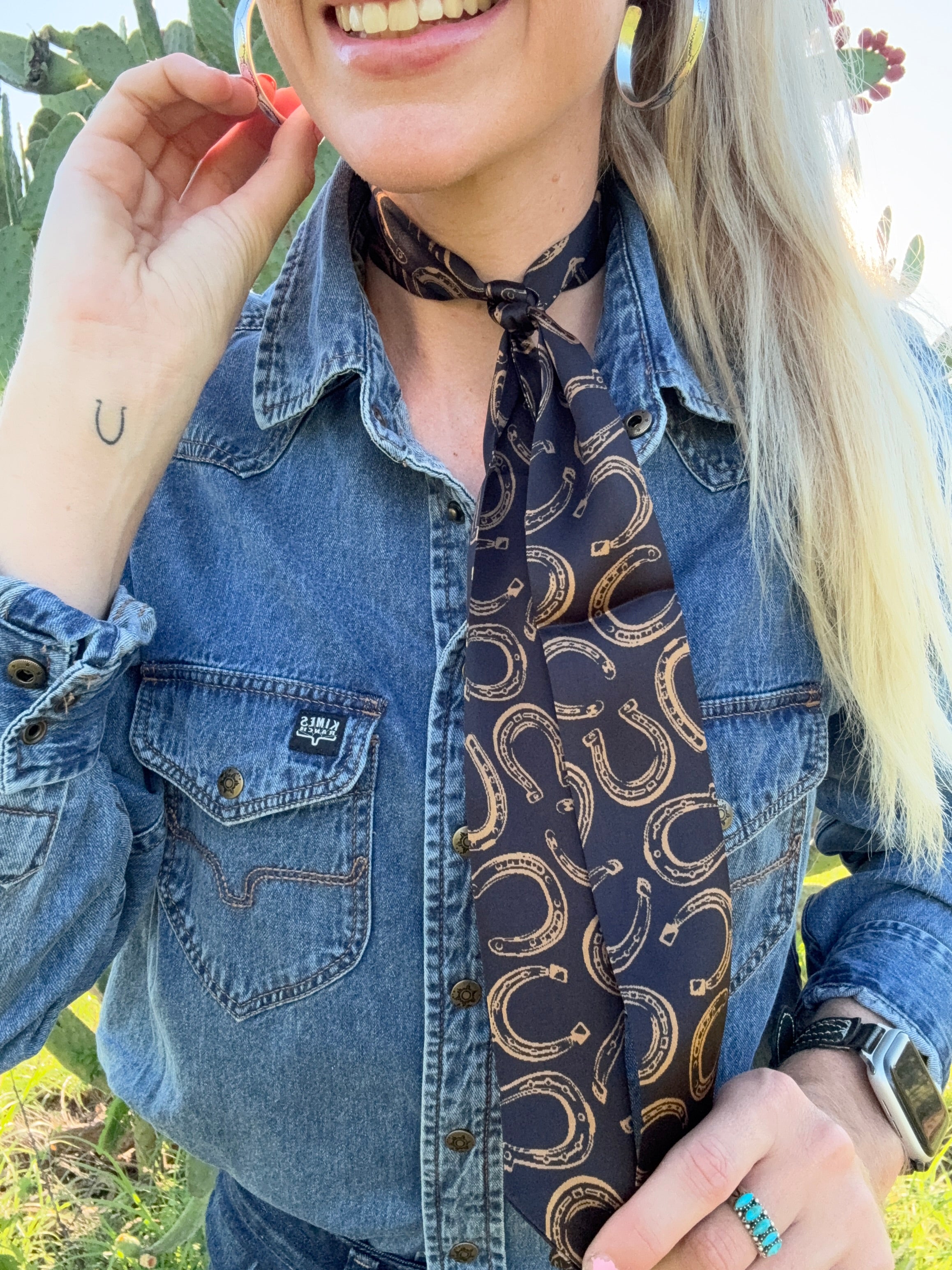 In luck Gold horseshoe Twilly Silk Scarf