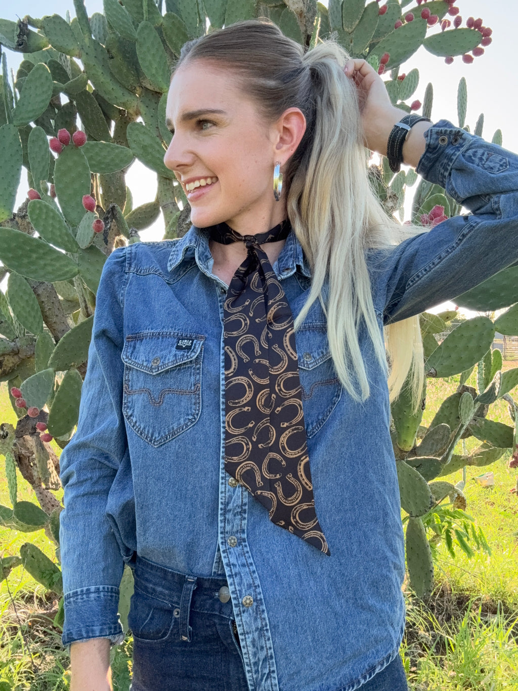 In luck Gold horseshoe Twilly Silk Scarf
